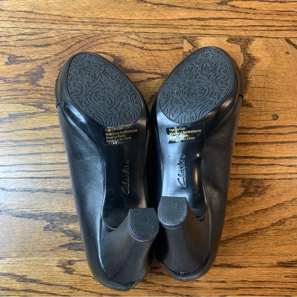 Clarks Black Leather Block Heel Pumps - Picture 5 of 5